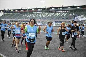 BIB: 1098
                            <button type="button" onclick="openModal(10466943)" class="btn btn-primary btn-sm float-right btn-popup" data-toggle="modal" data-target=".modal-high-quality">
                        <i class="fas fa-shopping-cart"></i> Add to Cart
                    </button>
                                            <button type="button" onclick="isThisMe(10466943, true)" class="btn btn-success btn-sm float-right btn-popup btn-isme hidden" data-toggle="tooltip" data-placement="bottom" title="นี่คือรูปของคุณใช่ไหม คลิกที่นี่เพื่อเอาเข้าอัลบั้ม">
                        <i class="fas fa-plus"></i> Add to album
                    </button>
                    <button type="button" onclick="isThisMe(10466943, false)" class="btn btn-warning btn-sm float-right btn-popup btn-isnotme hidden">
                        <i class="fas fa-ban"></i> Remove from album
                    </button>